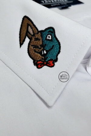 Hemdkragen Bestickung mit Logo Hasenfrosch des KV Rot-Weiss Lachen-Speyerdorf